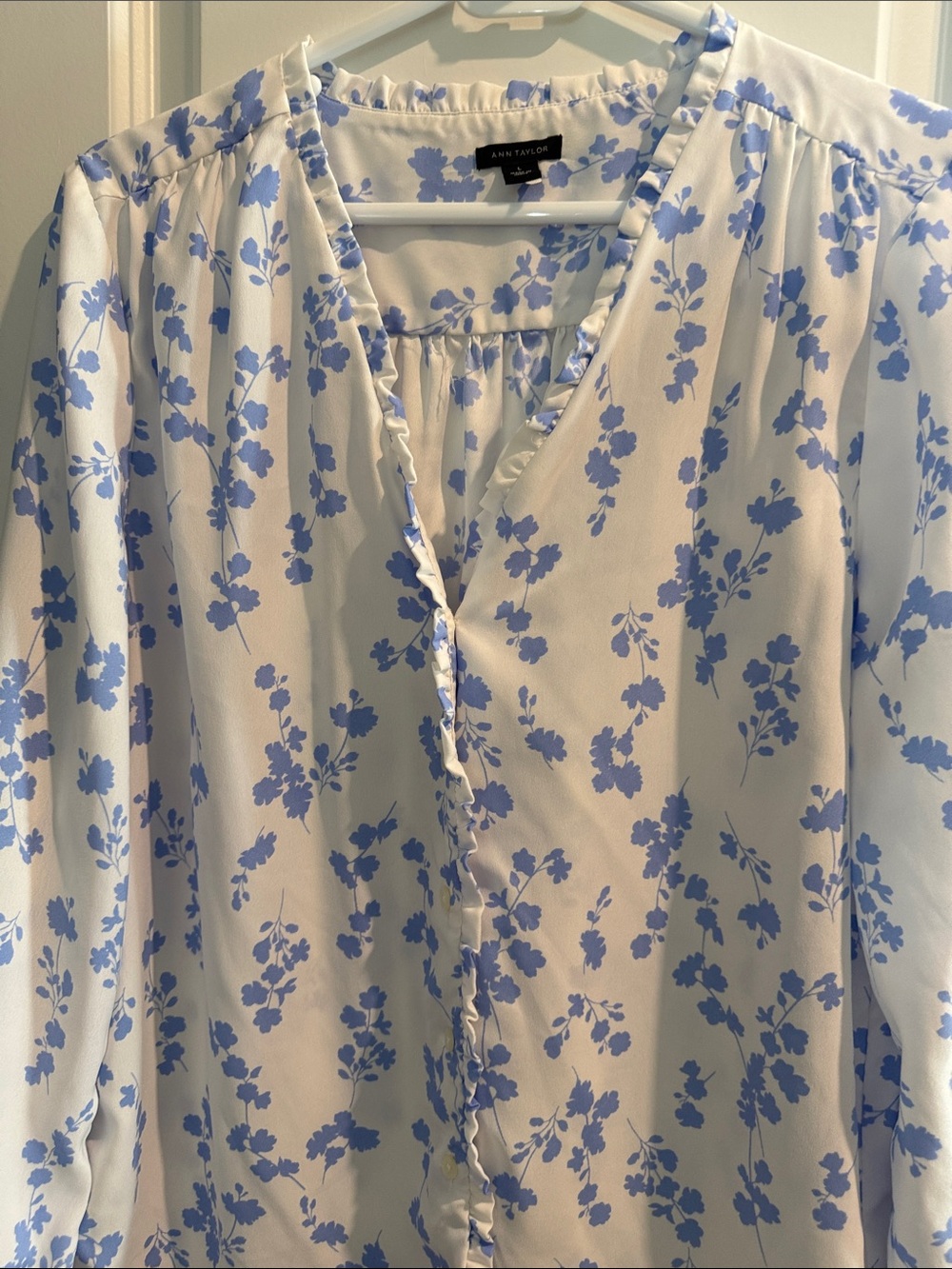Ann Taylor White Blouse with Sky Blue Floral Print and Ruffle Trim - Picture 5 of 6